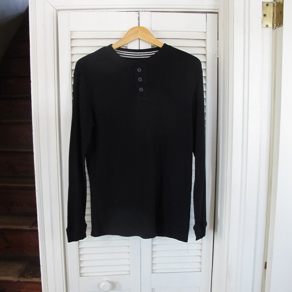 PIERRE CARDIN black 3 button Henley, waffle weave 60%cotton, 40% poly. Size S/P